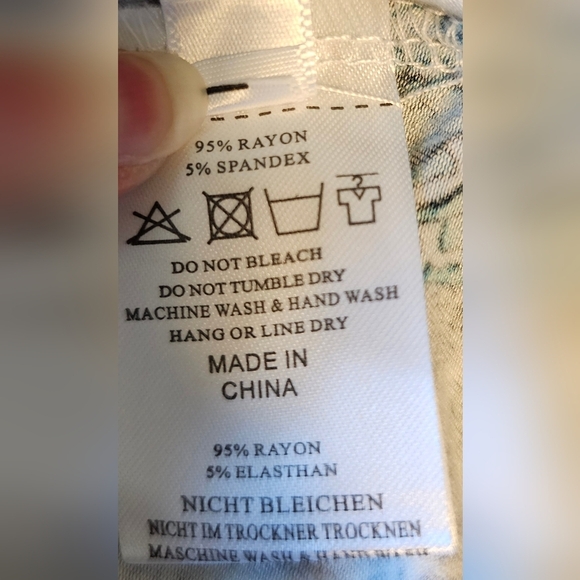 Women's Round Neck Short-Sleeve Flowy Chiffon Loose Tunic Top, Teal Paisley - Picture 7 of 8